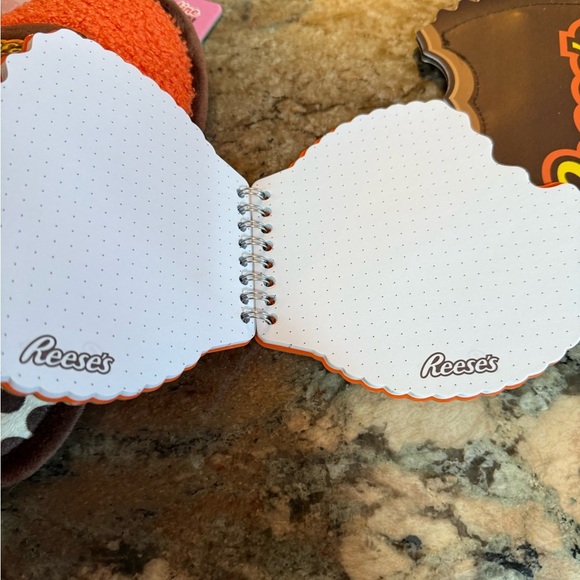 Pink Reese’s Slide Sandals Youth Sz 2/3 M Fun Reese’s Bag and cute note pad - Picture 10 of 10